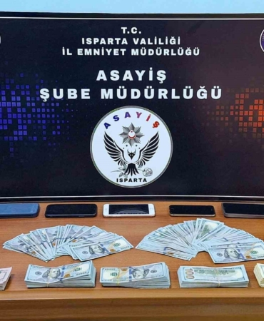 kendilerini-polis-olarak-tanitip-milyonluk-vurgun-yapan-3-supheli-tutuklandi-sFUyI8mB.jpg