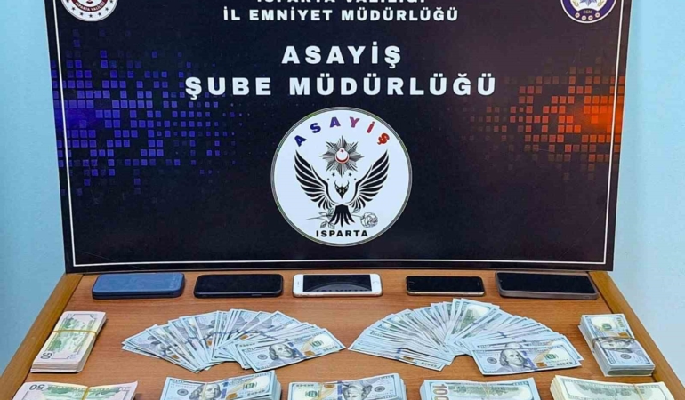 kendilerini-polis-olarak-tanitip-milyonluk-vurgun-yapan-3-supheli-tutuklandi-sFUyI8mB.jpg