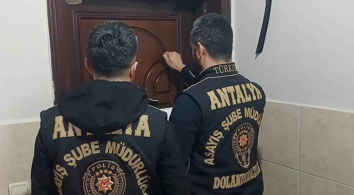 kendilerini polis ve savci olarak tanitip 16 milyon liralik vurgun yaptilar 1 wLedhiUu