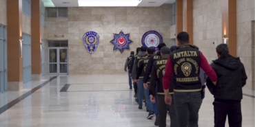 kendilerini-polis-ve-savci-olarak-tanitip-16-milyon-liralik-vurgun-yaptilar-ZB8q2pMb.jpg