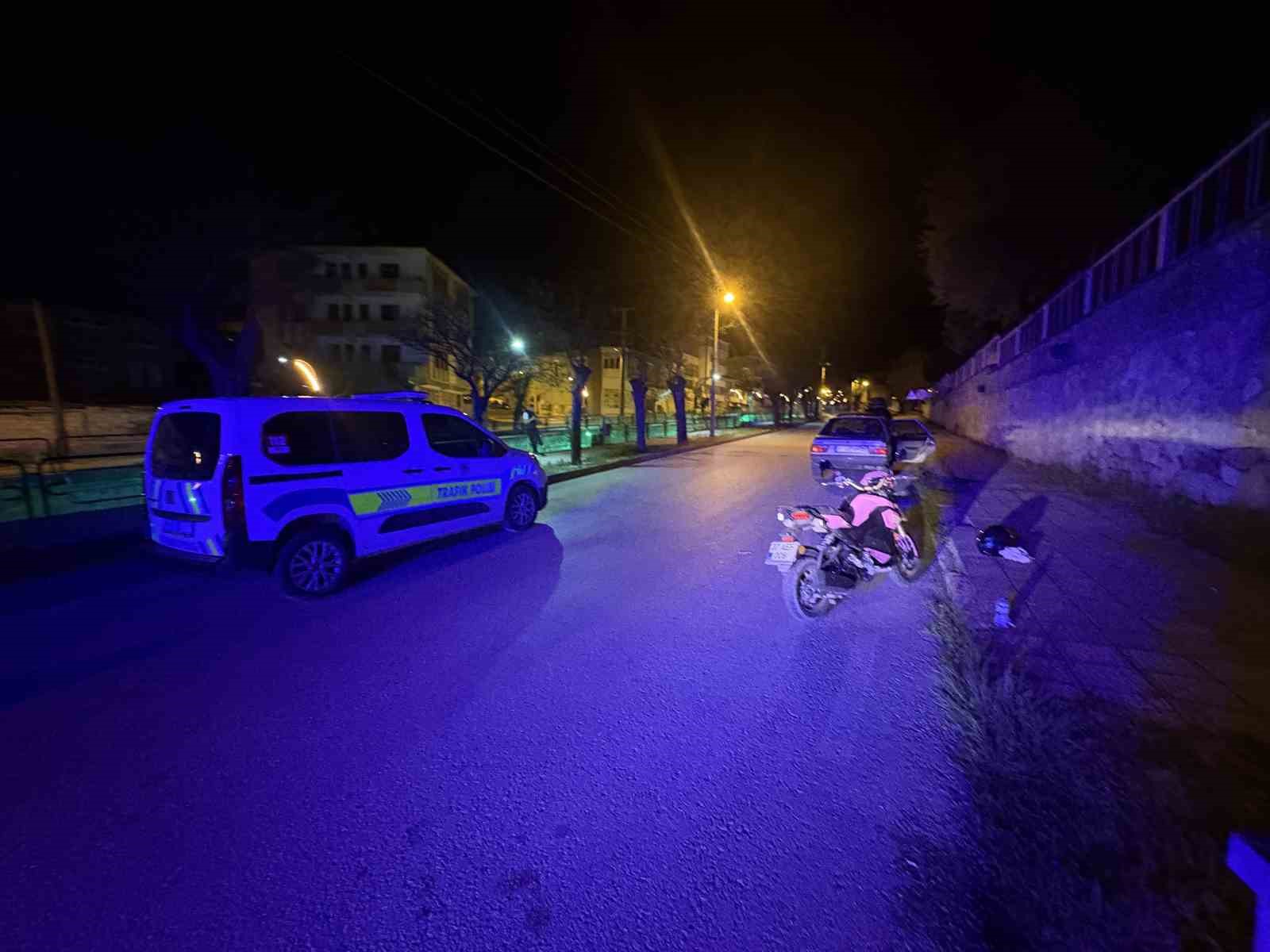 Kendilerini uyaran adamı darp eden şahıslar otomobili bırakıp kaçtı 5 kendilerini uyaran adami darp eden sahislar otomobili birakip kacti 1 2K8EZDja
