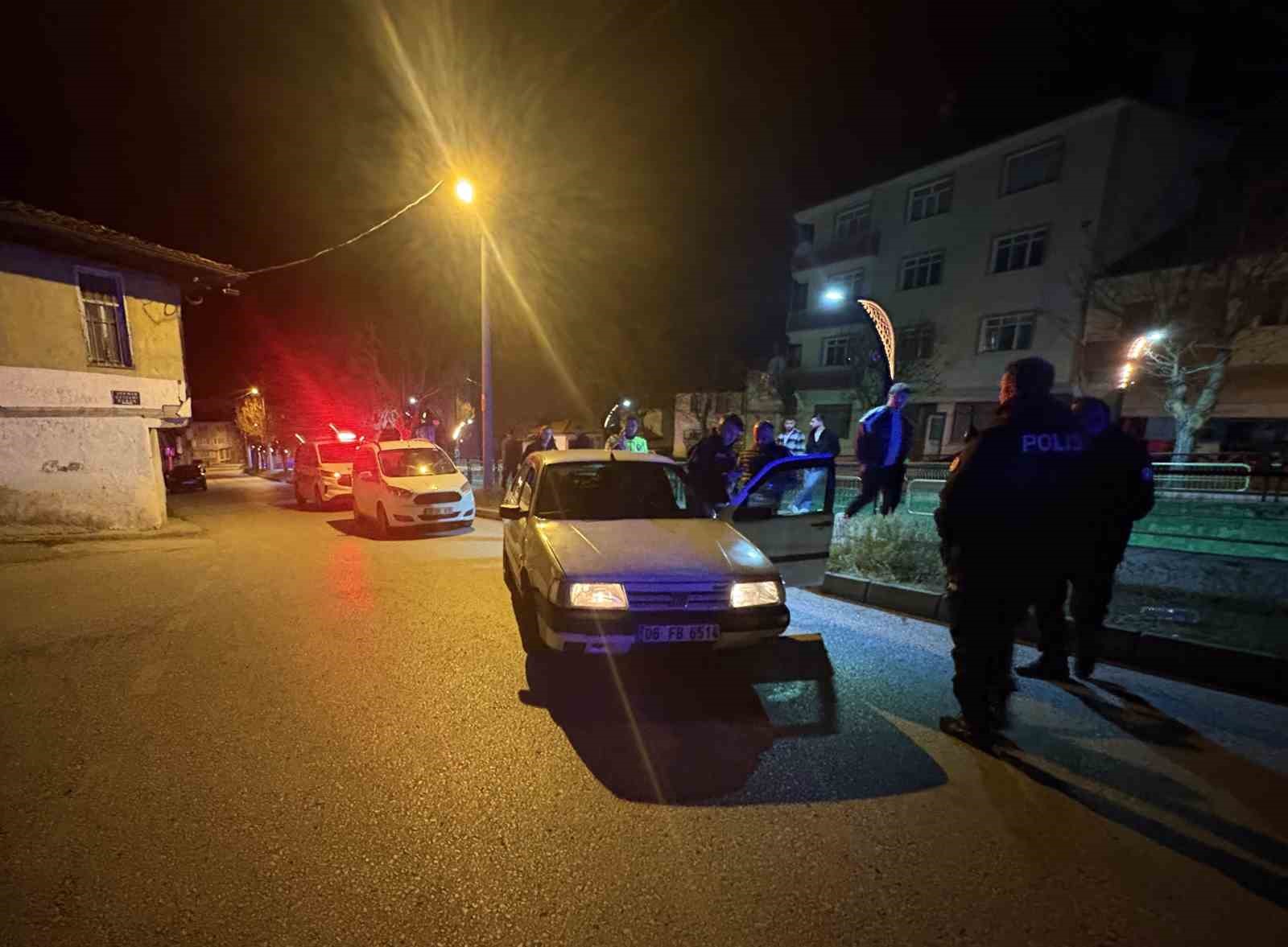 Kendilerini uyaran adamı darp eden şahıslar otomobili bırakıp kaçtı 6 kendilerini uyaran adami darp eden sahislar otomobili birakip kacti 2