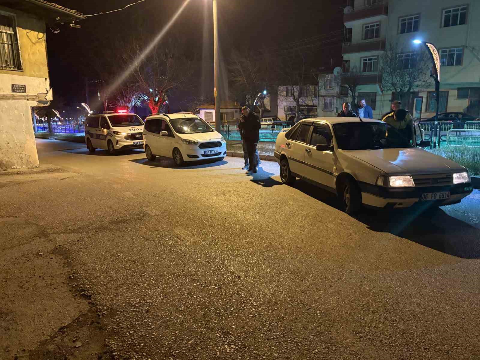 Kendilerini uyaran adamı darp eden şahıslar otomobili bırakıp kaçtı 7 kendilerini uyaran adami darp eden sahislar otomobili birakip kacti 3 2UVsI48W