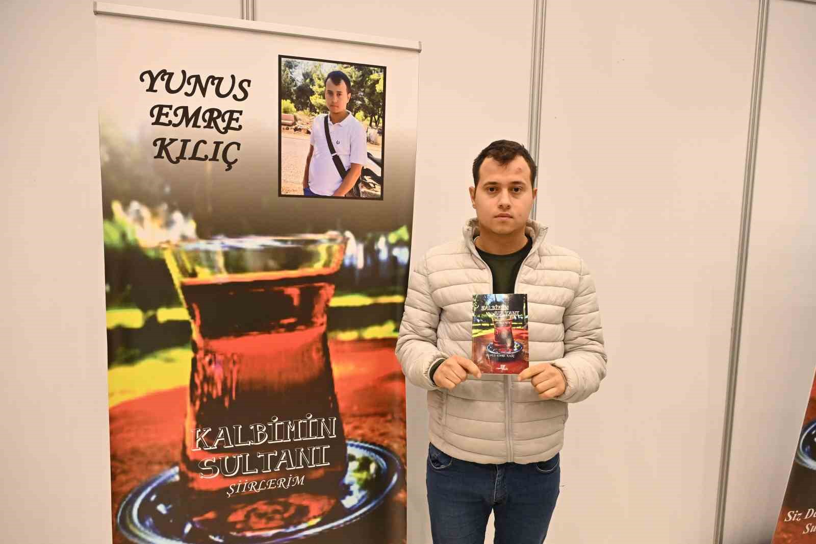 kendini ifade etmekte zorlanan genc sair duygularini kitaplastirdi 0 HljjyhrN