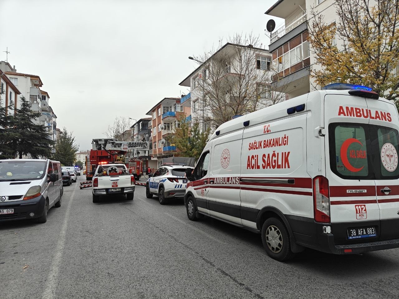 kendini kilitledigi evini atese verdi 2