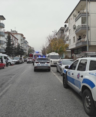 kendini-kilitledigi-evini-atese-verdi-XFxStrUd.jpg