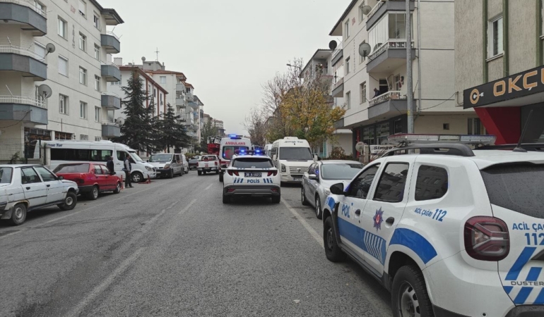 kendini-kilitledigi-evini-atese-verdi-XFxStrUd.jpg