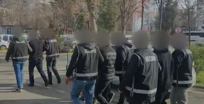 Kendini MİT görevlisi olarak tanıtan dolandırıcılardan 1,5 milyon TL’lik vurgun 5 kendini mit gorevlisi olarak tanitan dolandiricilardan 15 milyon tllik vurgun 1 mEGGO1B5