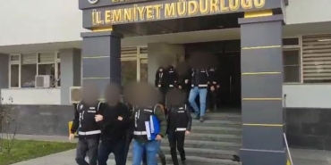 kendini-mit-gorevlisi-olarak-tanitan-dolandiricilardan-15-milyon-tllik-vurgun-vTXJi8zR.jpg