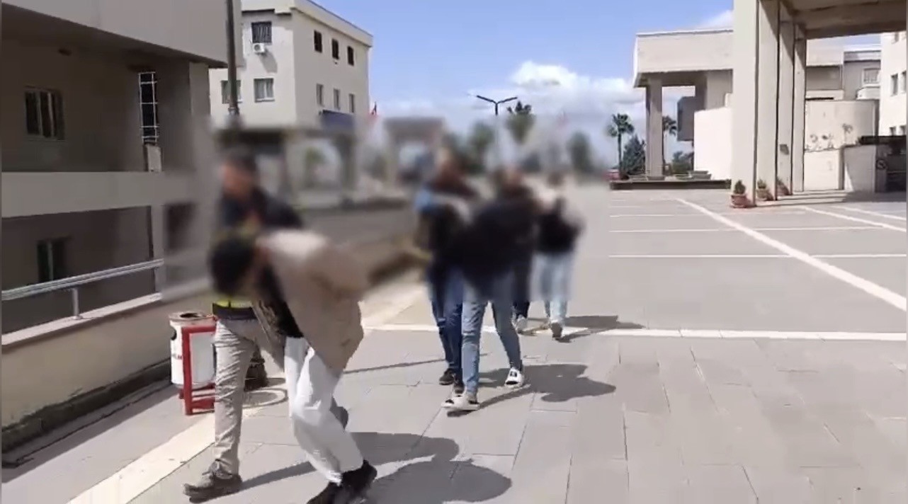kendini polis diye tanitti terlikle dolandirmaya geldi 1
