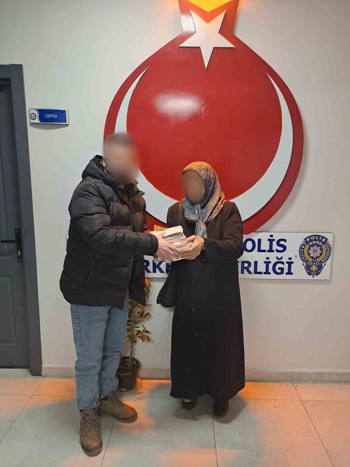 kendini polis olarak tanitip 316 bin 700 tllik ziynet esyasini dolandirdi kisa surede yakalandi Vjf8qfrB