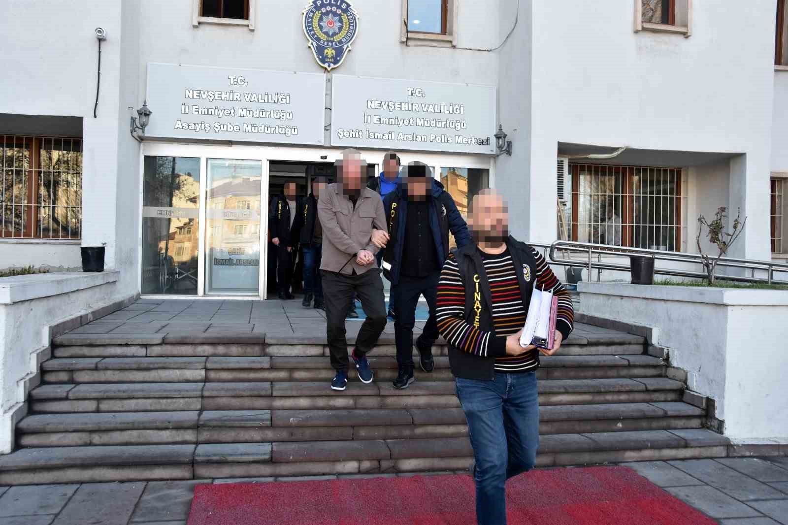 kendini polis olarak tanitip dolandiricilik yapan 6 supheli tutuklandi 5 pt7uBqF9