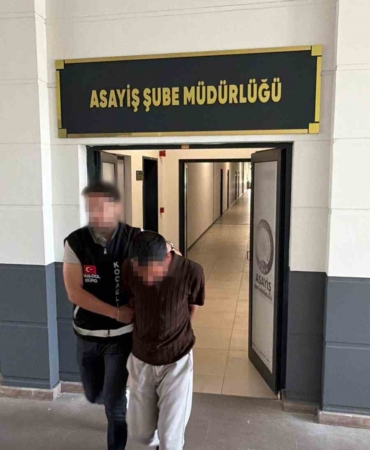 kendini-polis-olarak-tanitip-vatandasi-dolandiran-supheli-otobuste-yakalandi-uiBcPtRi.jpg
