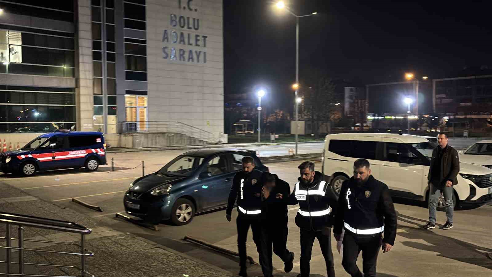 kendini savci olarak tanitip yasli kadinin altinlarini alan 2 supheli yakalandi 0 Mc5hUpKp