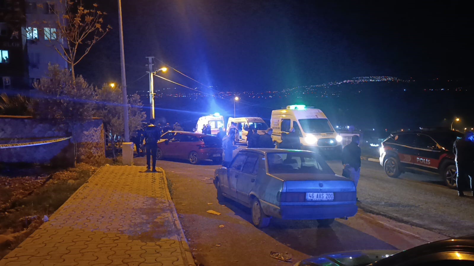 kendisinden ayrilan kiz arkadasini evine girerken oldurdu 1 icBIEVWP