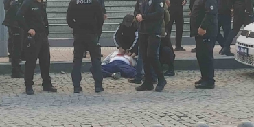 kendisine-istismarda-bulundugunu-iddia-ettigi-sahsi-adliye-onunde-kalbinden-bicakladi-7XPKGT15.jpg