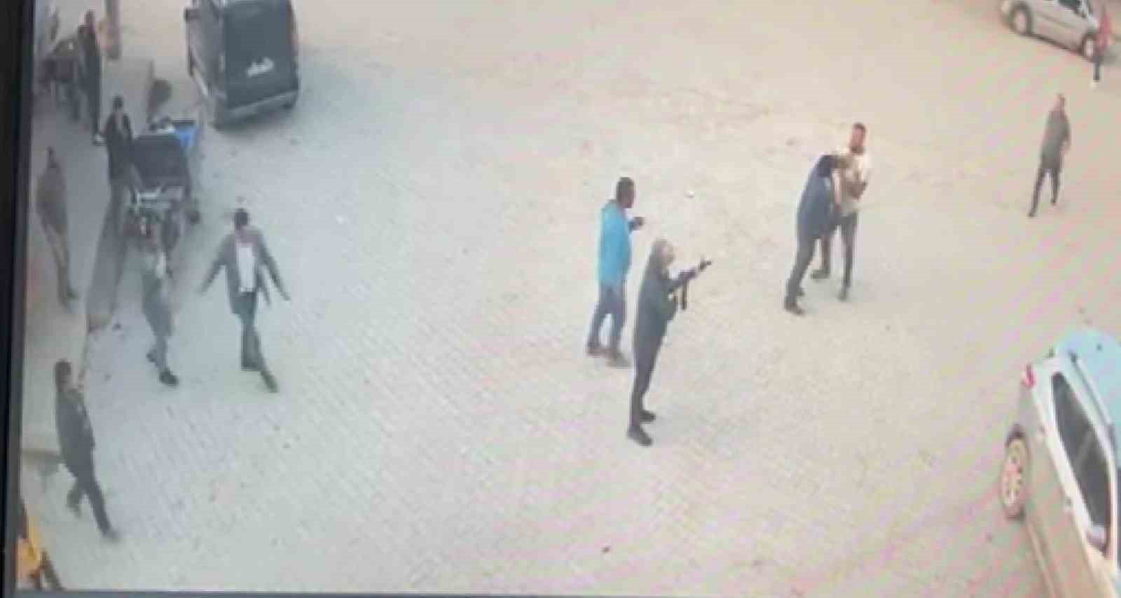 kendisine silah dogrultan adamin uzerine yuruyup bicakla oldurdu 2 tgh2sDGy