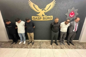 kendisini-cumhur-ittifaki-ocaklari-genel-baskani-olarak-tanitan-supheli-ile-diger-5-supheli-serbest-Au1DI4VY.jpg