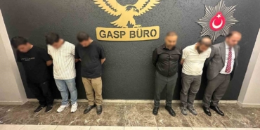 kendisini-cumhur-ittifaki-ocaklari-genel-baskani-olarak-tanitan-supheli-ile-diger-5-supheli-serbest-Au1DI4VY.jpg