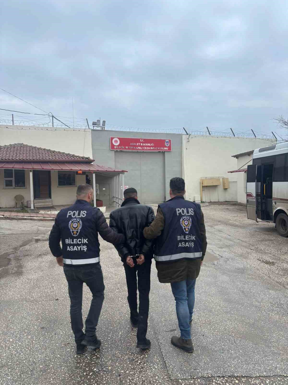 kendisini jandarma olarak tanitti 500 bin tllik vurgun yapti 1 cnz9gLVz