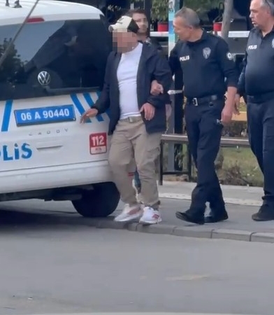 kendisini-polis-olarak-tanitip-saldirgan-tavirlar-sergileyen-alkollu-sahis-gozaltina-alindi-m7qgleW1.jpg