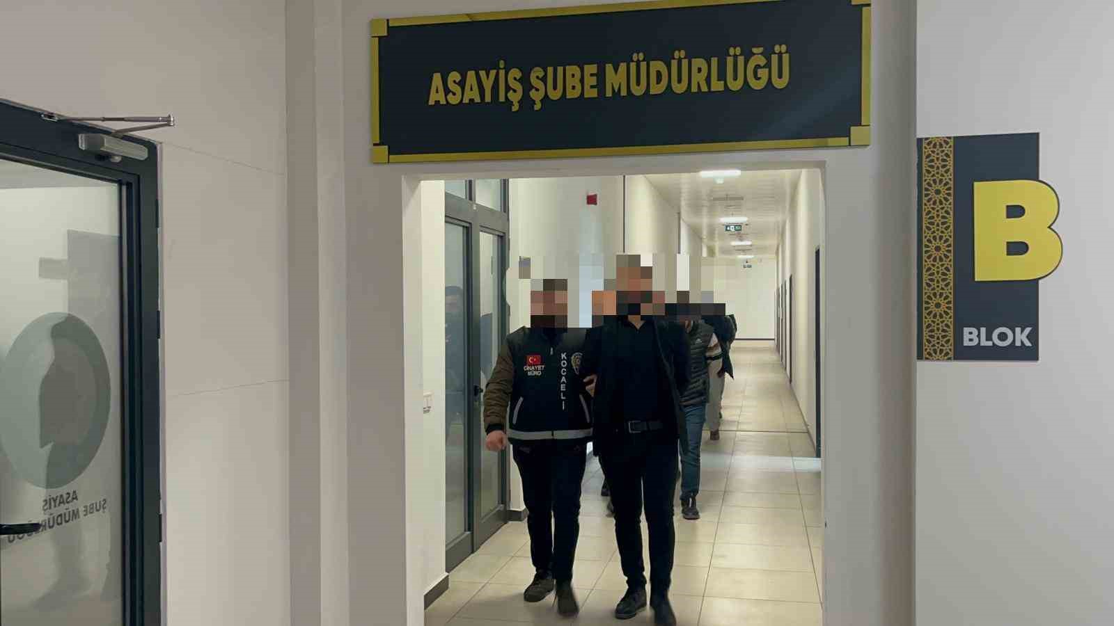 kendisini takip eden supheli tarafindan basindan vurulmustu 4 supheli tutuklandi 1