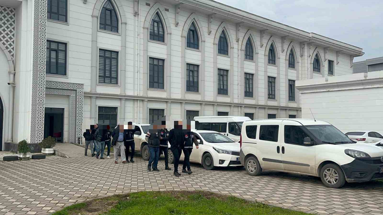 kendisini takip eden supheli tarafindan basindan vurulmustu 4 supheli tutuklandi 2 p6MNcz4m