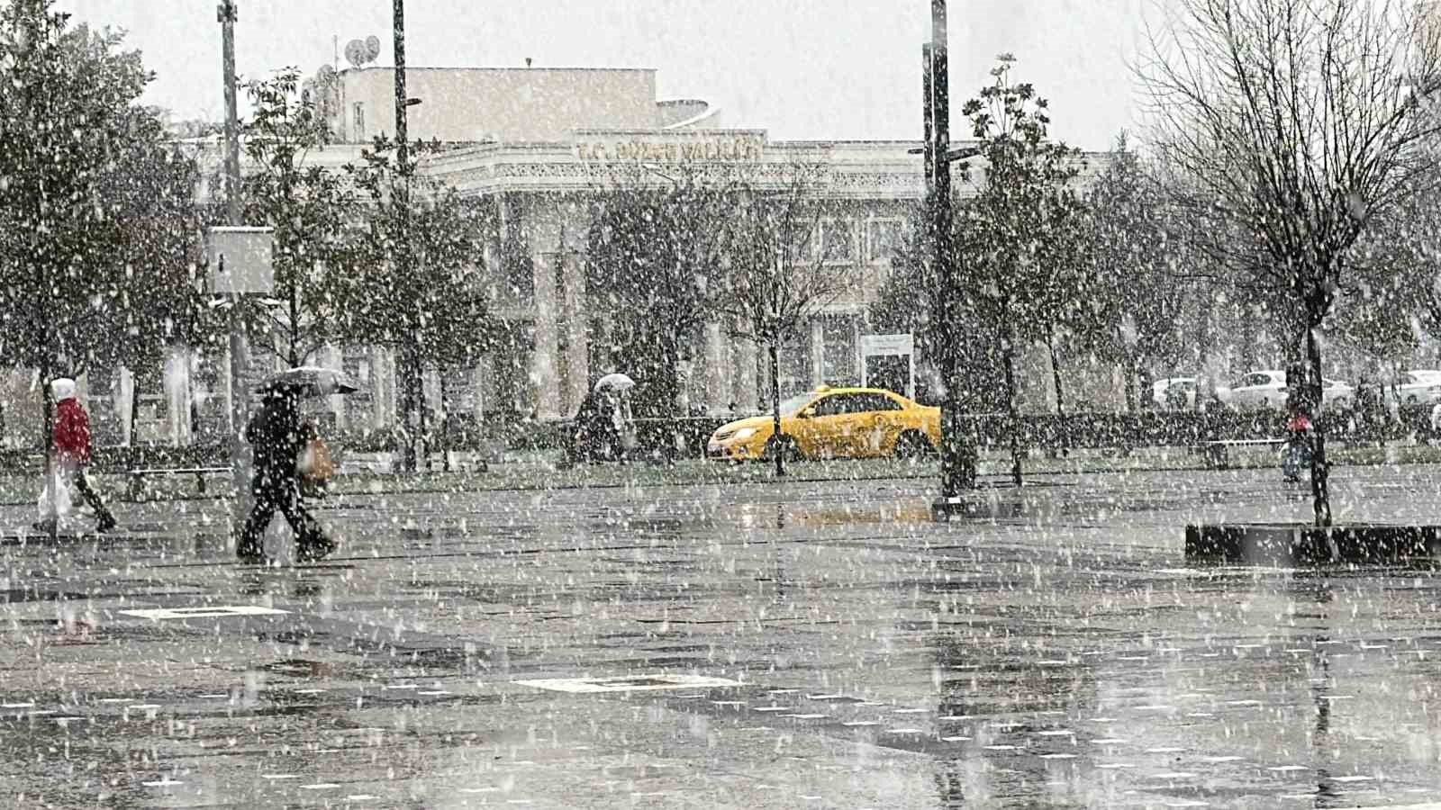 kent merkezinde lapa lapa yagan kar havadan goruntulendi 7 BIS2Zq8q