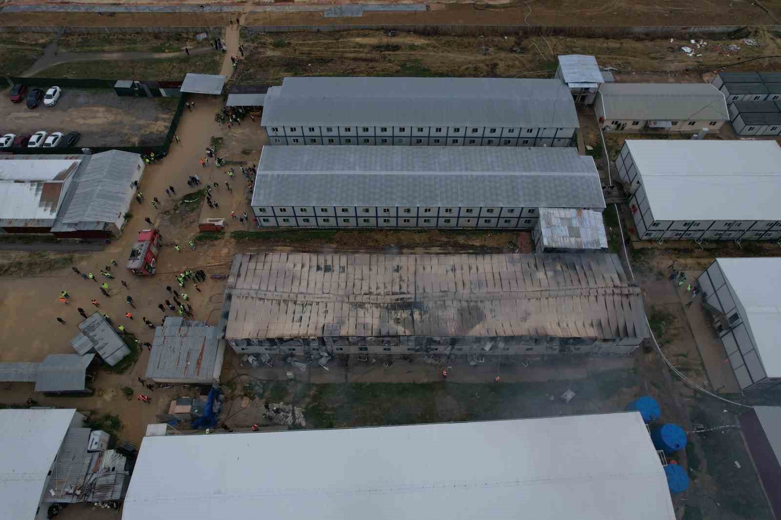 kentin dort bir yanindan gorulen sehir hastanesi yangini kontrol altina alindi 1 9dlsmeMK