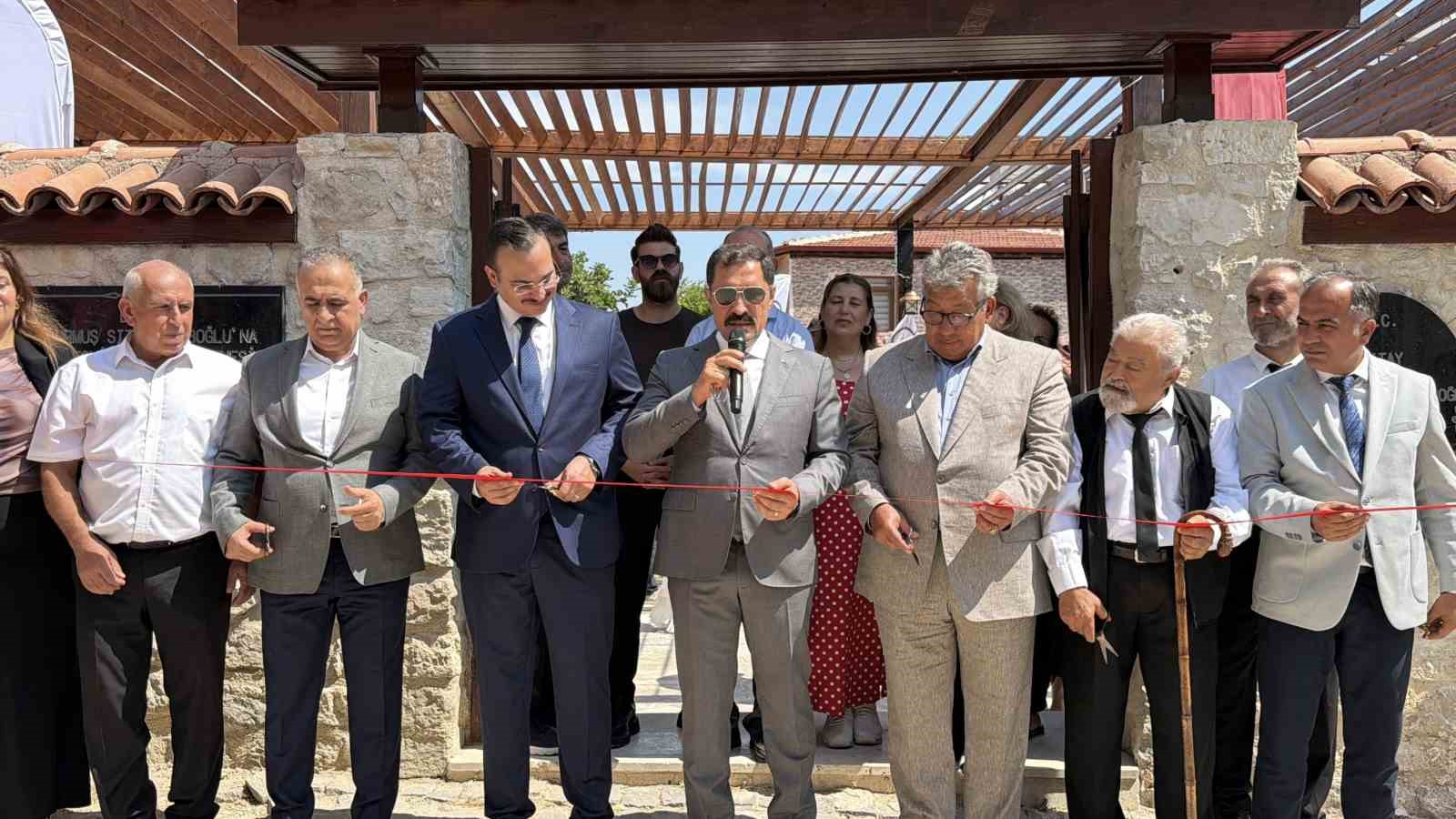 kentin ilk zeytinyagi fabrikasi olan tarihi yapi depremde aldigi hasarlarin onarilmasiyla yeniden muze olarak