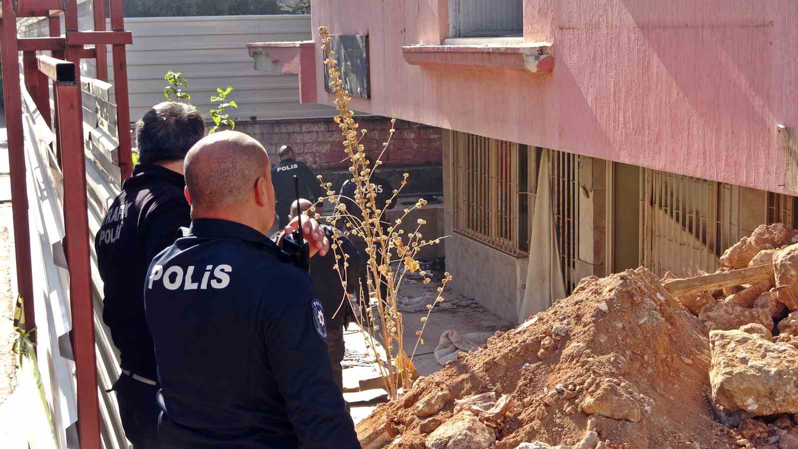 kentsel donusum icin bosaltilan binadaki yanginda erkek cesedi cikti 4 p8cvLMaN