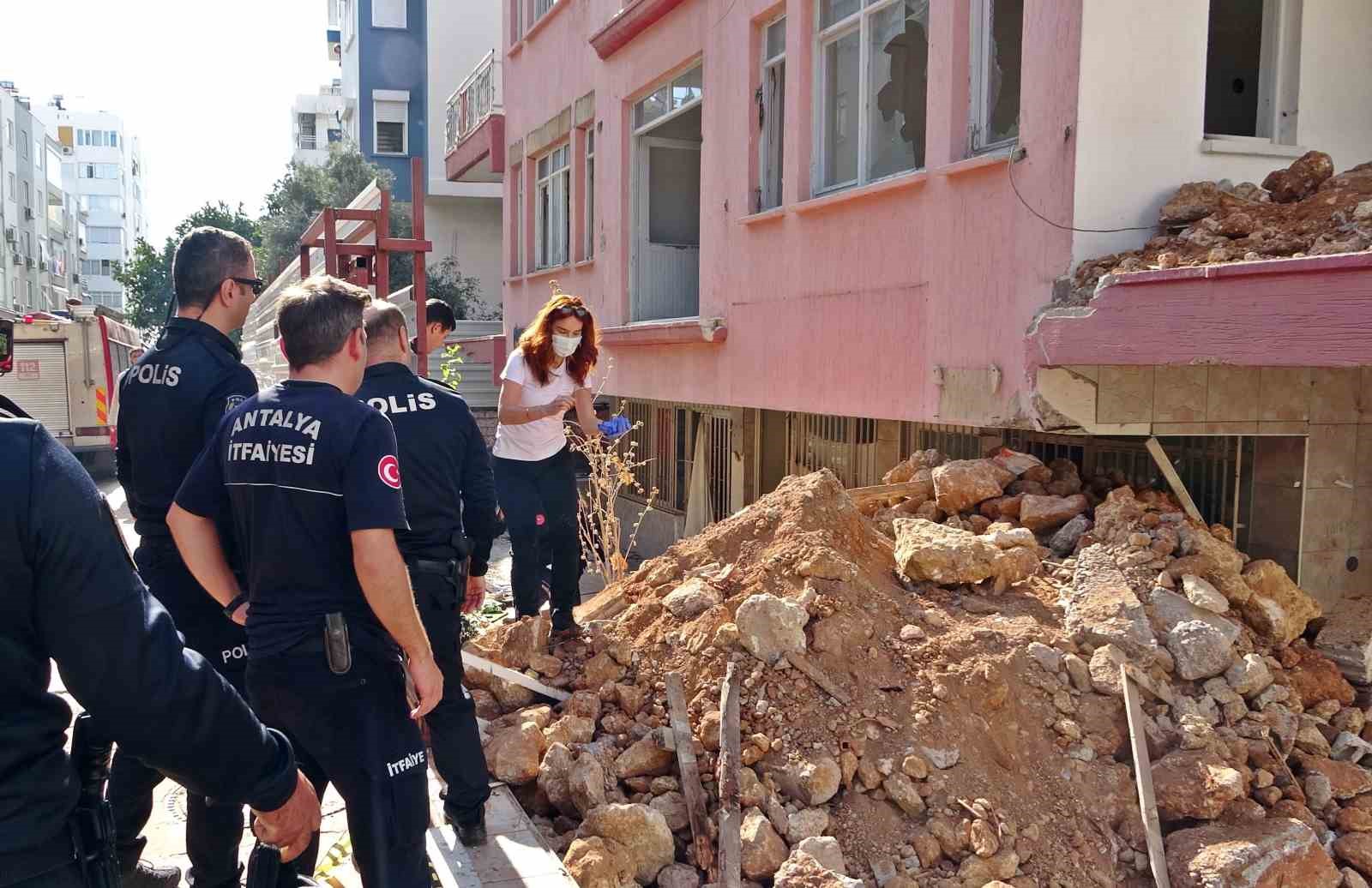 kentsel donusum icin bosaltilan binadaki yanginda erkek cesedi cikti 5 6r5qMw3I