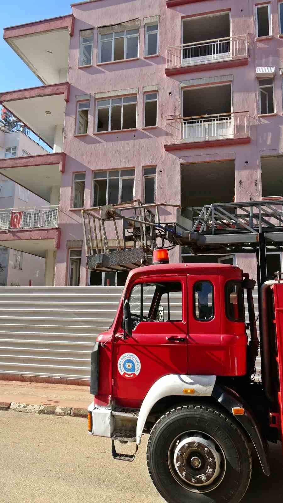kentsel donusum icin bosaltilan binadaki yanginda erkek cesedi cikti 8 TRUctfKy