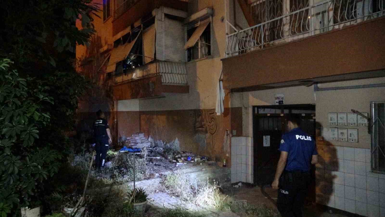 kentsel donusumdeki apartmanda cikan yangin mahalleliyi sokaga doktu 1 O5BNOtqH