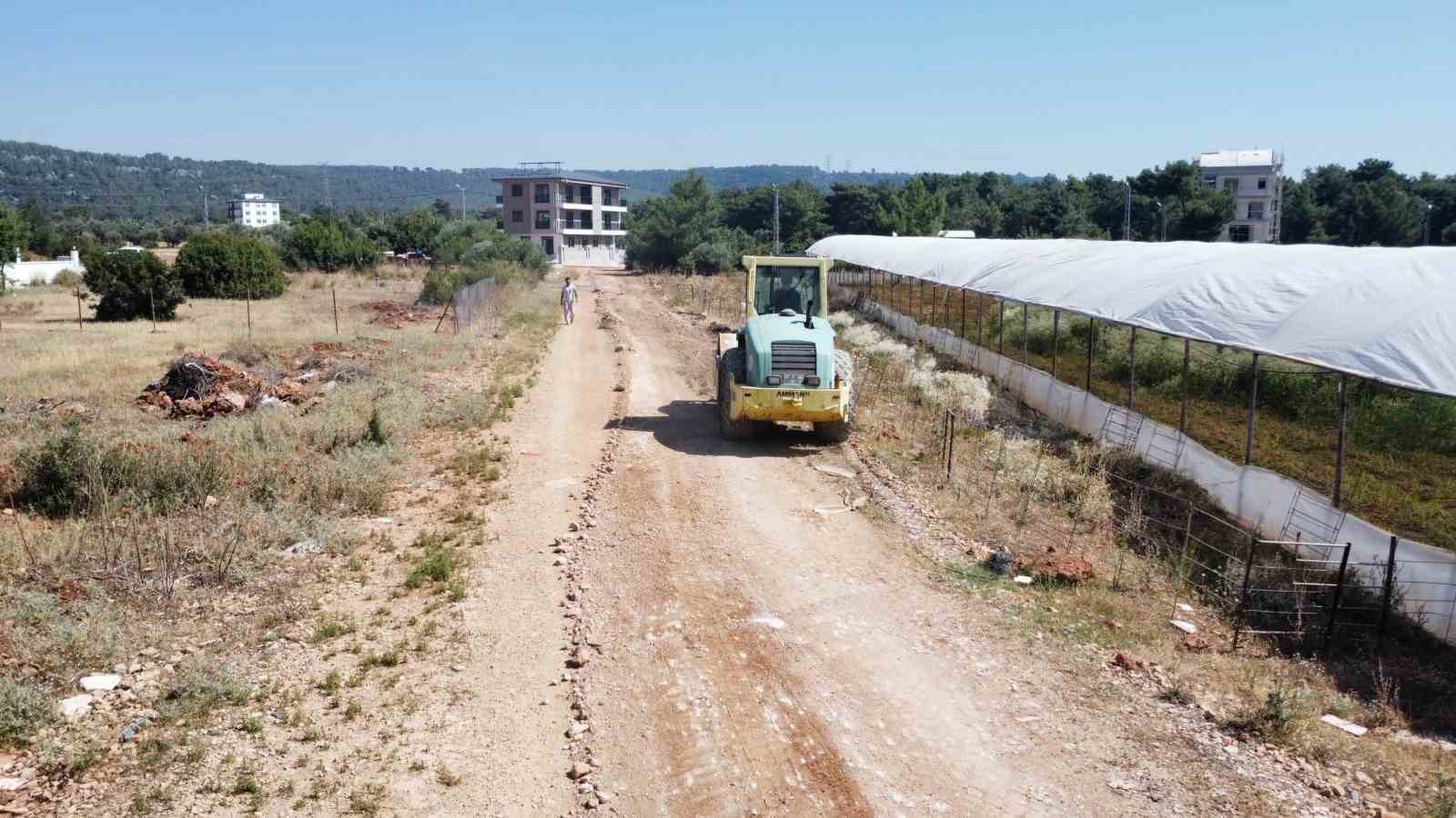 Kepez’den Demirel Mahallesi’nde 5 bin 170 metrelik sathi asfalt çalışması 4 kepezden demirel mahallesinde 5 bin 170 metrelik sathi asfalt calismasi 0 hHnU6lhQ