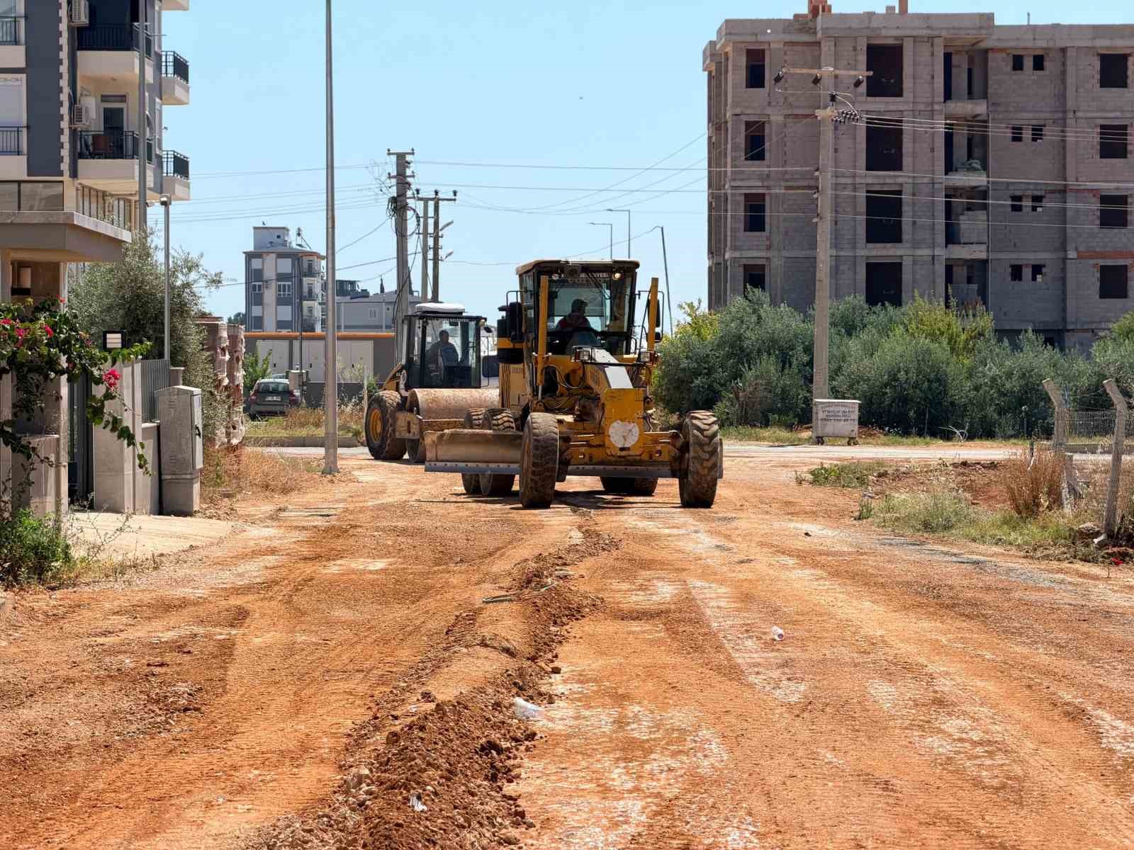 Kepez’den Demirel Mahallesi’nde 5 bin 170 metrelik sathi asfalt çalışması 6 kepezden demirel mahallesinde 5 bin 170 metrelik sathi asfalt calismasi 2 UFFuVZs7