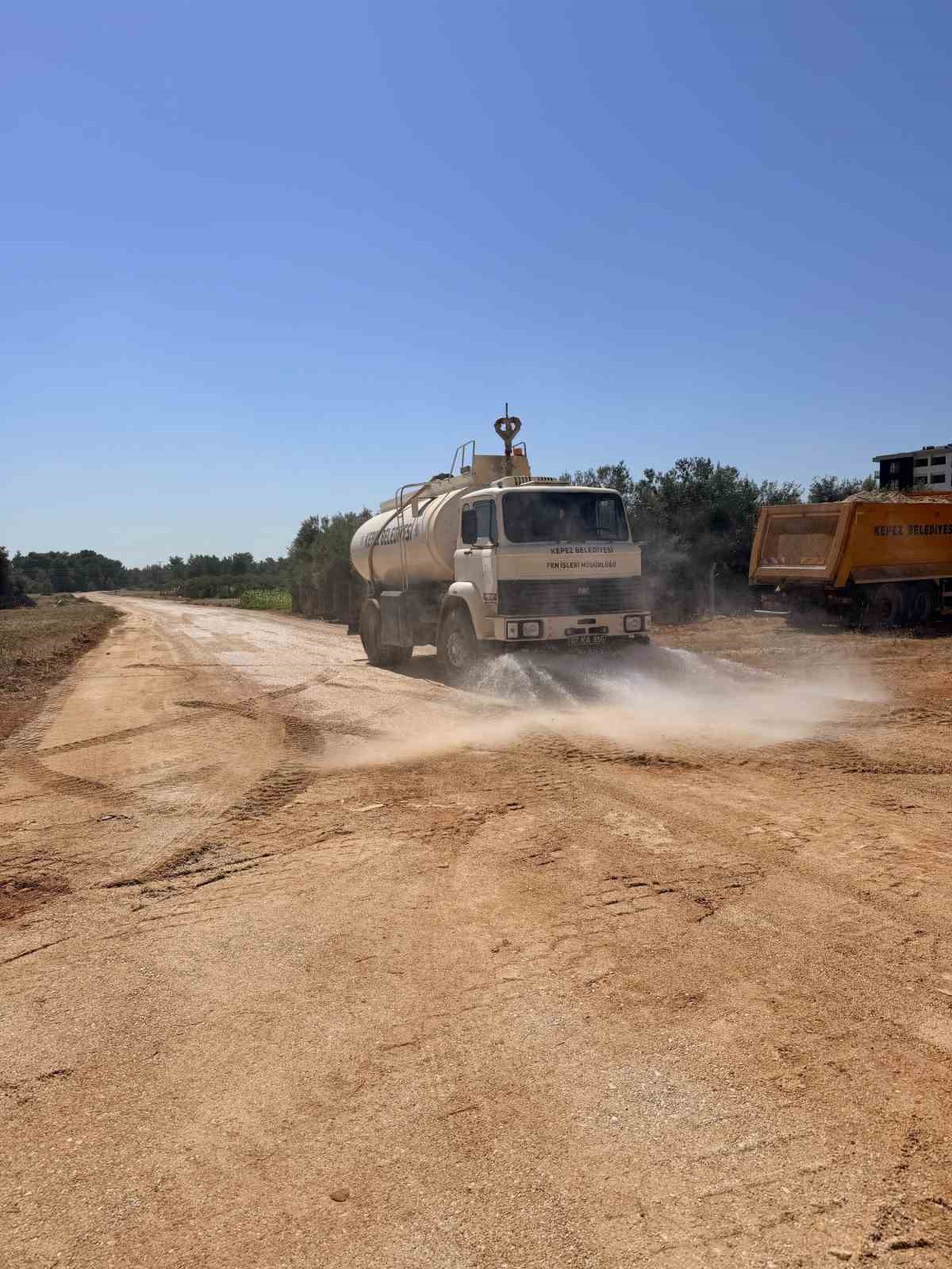 Kepez’den Demirel Mahallesi’nde 5 bin 170 metrelik sathi asfalt çalışması 7 kepezden demirel mahallesinde 5 bin 170 metrelik sathi asfalt calismasi 3 amrUq4D9