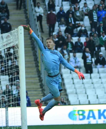 kerem-matisli-bursaspor-kalesinde-guven-veriyor-h13YPjxY.jpg