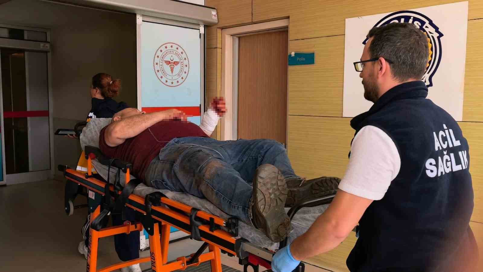 kereste dograma imalatesinde elini makinaya kaptiran isci bileginden yaralandi 1 YsPQlASM