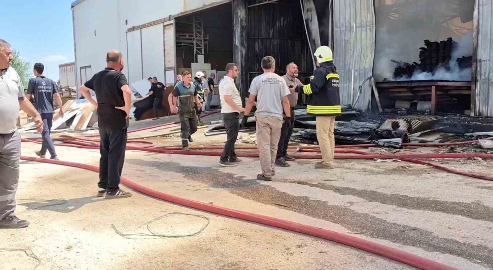 kereste fabrikasinda cikan yangin ekiplerin mudahalesiyle kontrol altina alindi 0 LWs8LB7h