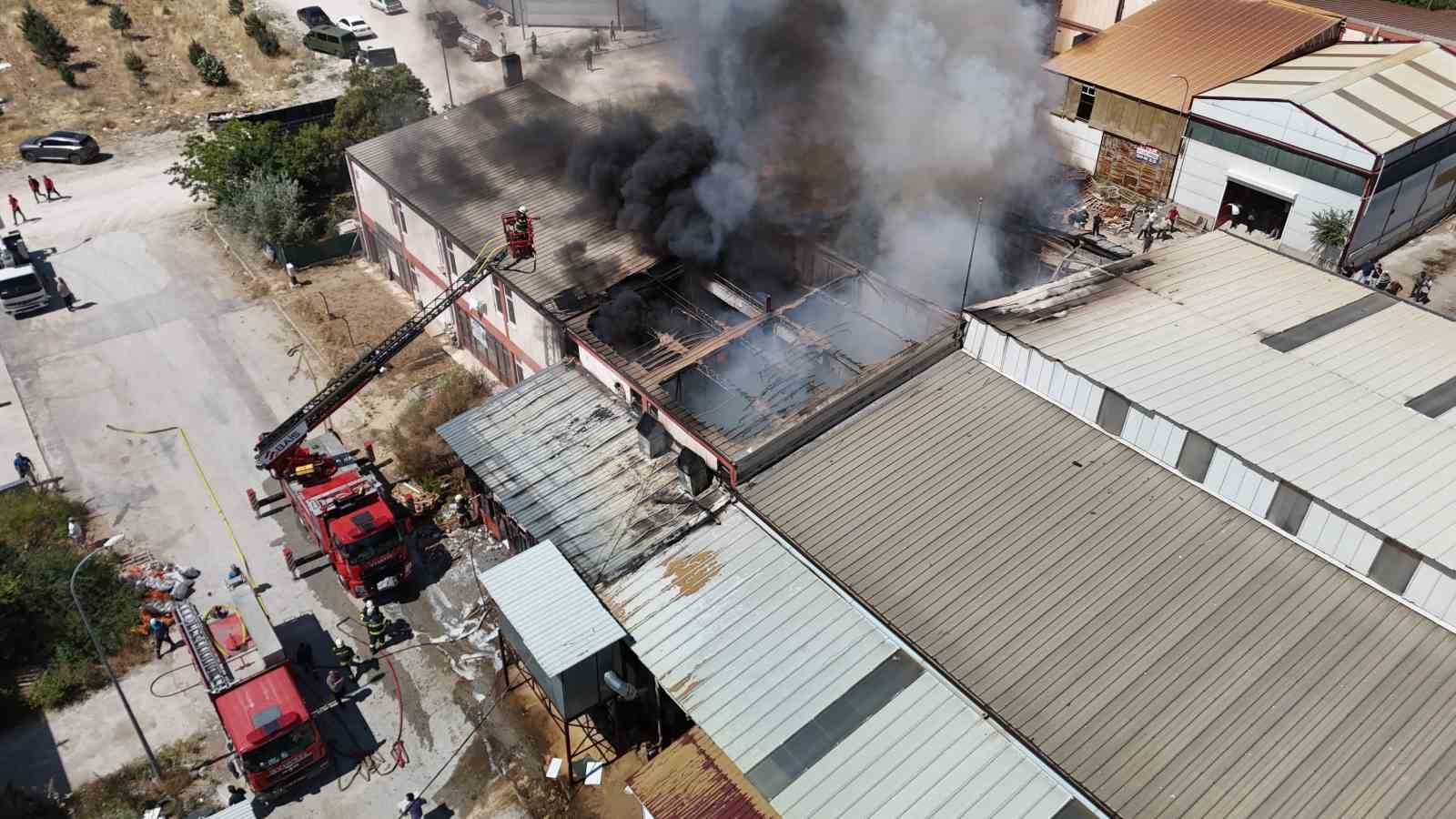 kereste fabrikasinda cikan yangin ekiplerin mudahalesiyle kontrol altina alindi 3 wXOgqzEh