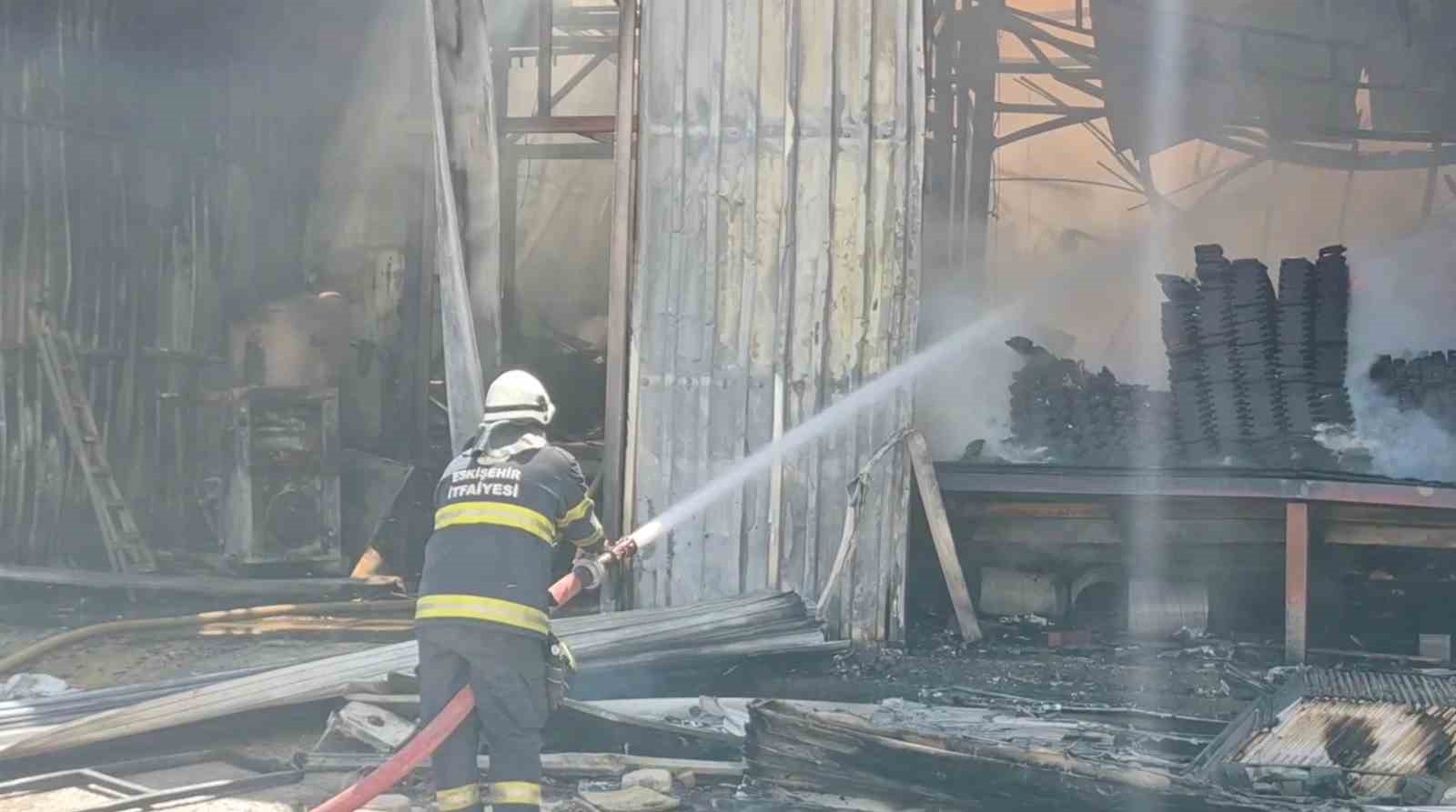 kereste fabrikasinda cikan yangin ekiplerin mudahalesiyle kontrol altina alindi 5 y9qW5ifJ