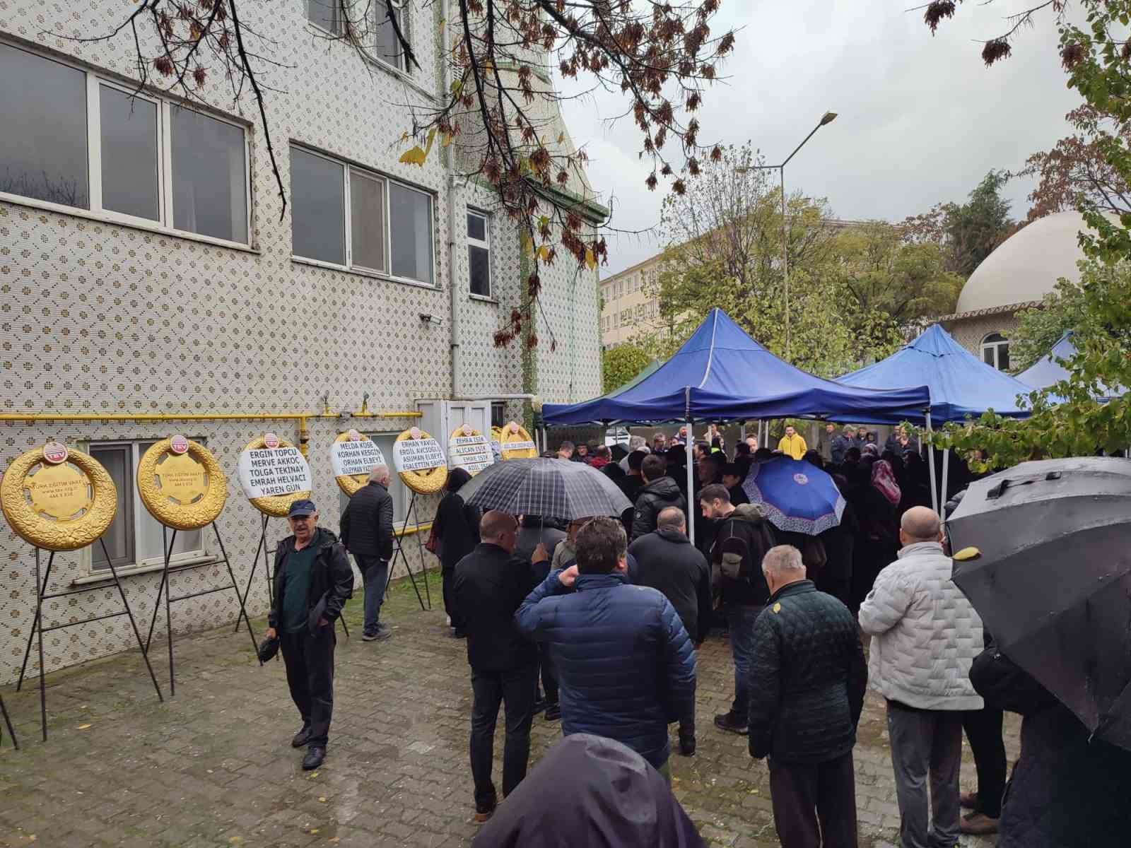 Keşan’da evinde ölü bulunan iş adamı toprağa verildi 5 kesanda evinde olu bulunan is adami topraga verildi 1 D48sWhkH