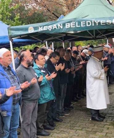 kesanda-evinde-olu-bulunan-is-adami-topraga-verildi-U7GD7B1k.jpg