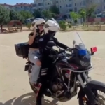 kesanda-motosikletli-polis-timleri-sinava-gec-kalan-ogrencilerin-imdadina-yetisti-Gp27TFt8.jpg