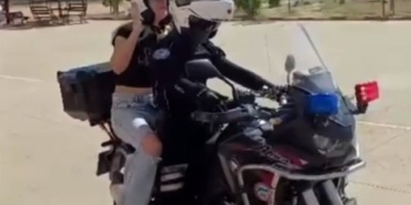 kesanda-motosikletli-polis-timleri-sinava-gec-kalan-ogrencilerin-imdadina-yetisti-Gp27TFt8.jpg