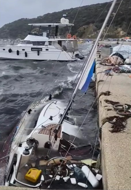 kesanda tekne batti catilar uctu is yerleri hasar gordu 0 TiEkgd2v