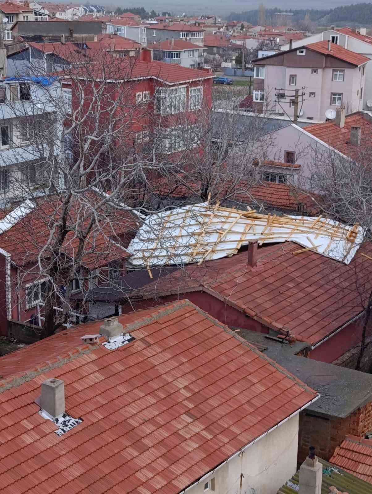 kesanda tekne batti catilar uctu is yerleri hasar gordu 2 XhK343ZP