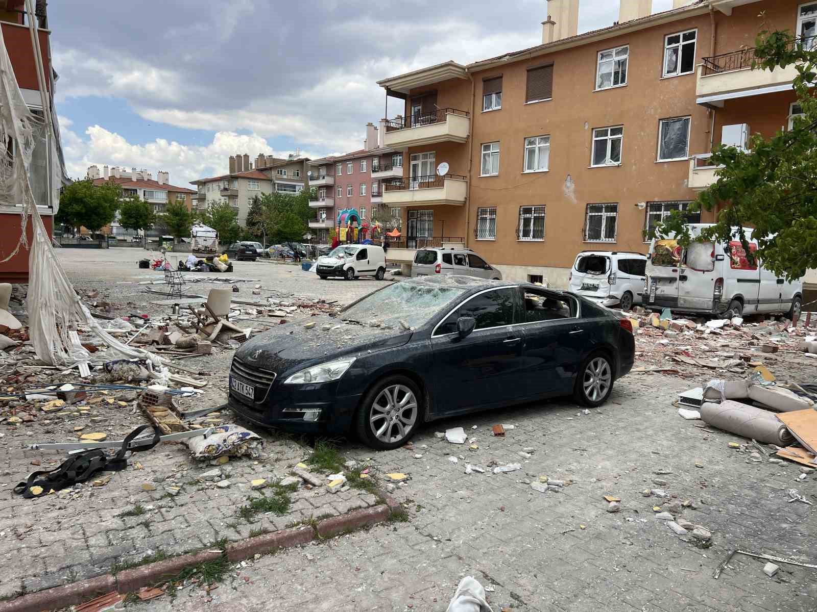 kesilen dogal gaz borusu patlamasi sonrasi yikilan apartmanin sakinleri yeni evlerine kavusacaklari gunu bekliyor