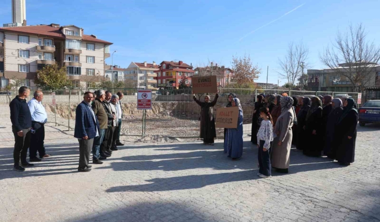kesilen-dogal-gaz-borusu-patlamasi-sonrasi-yikilan-apartmanin-sakinleri-yeni-evlerine-kavusacaklari-gunu-bekliyor-WCfXhg6n.jpg